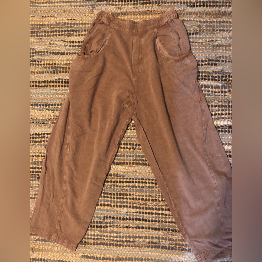 Women’s Brown Casual Distressed Leisure Pants - Relaxed Fit
Elastic waistband